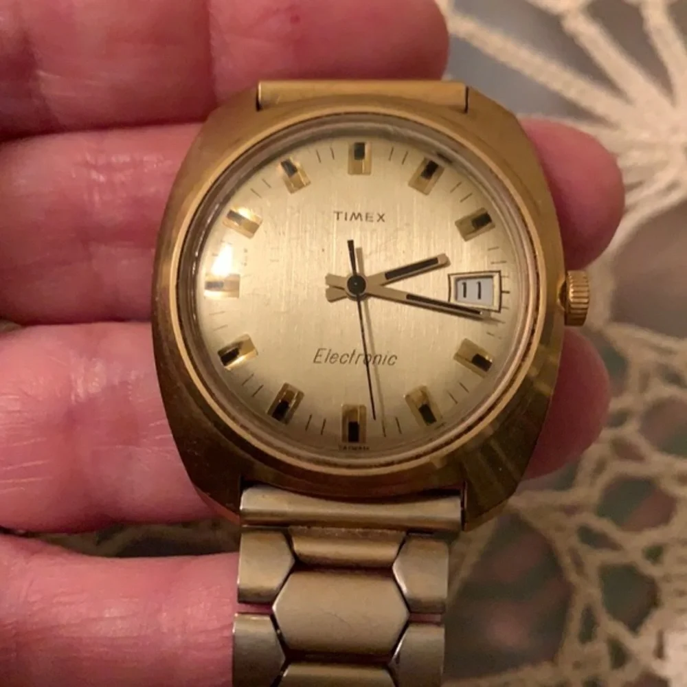 Timex Estate Sale Watch needs battery please read below 👇